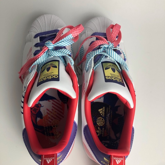 Adidas Superstar J “Chinese New Year” Size 41/2 - Picture 6 of 6